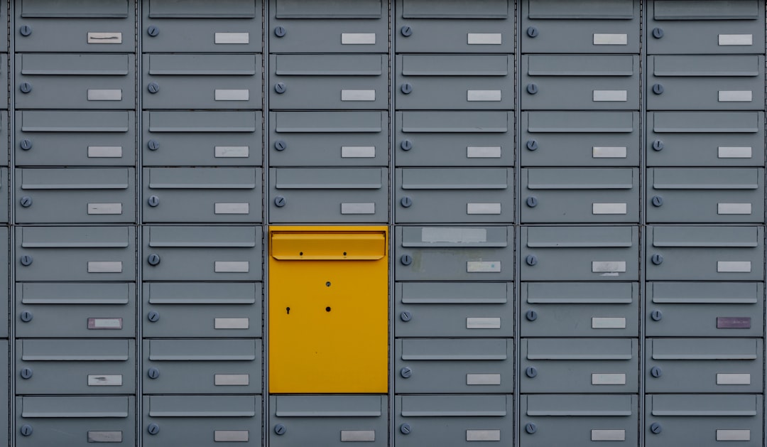 ¿Qué es el almacenamiento en el alojamiento web y cómo se mide?